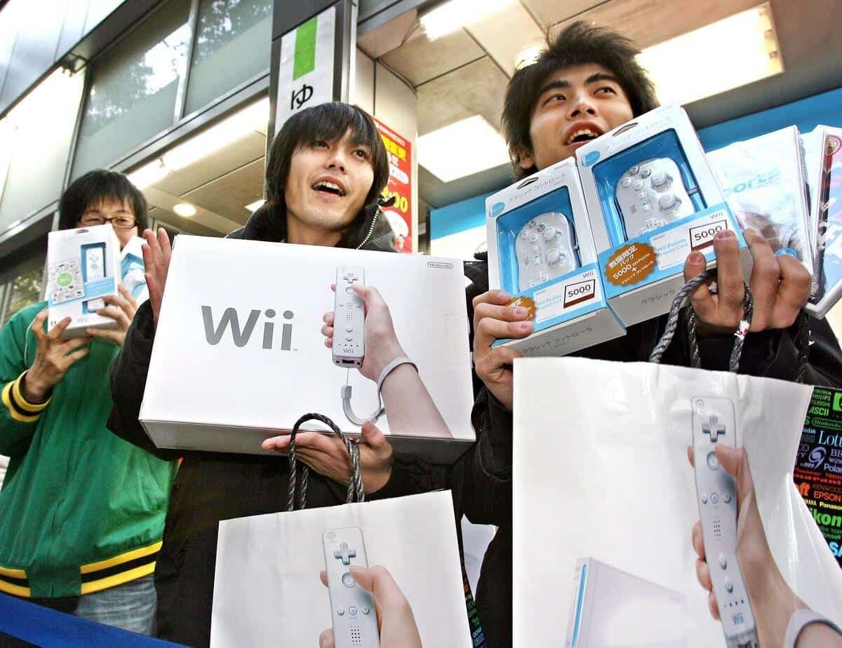 La sortie de la Wii, elle aussi, avait causé la folie en 2006 aux quatre coins du monde.