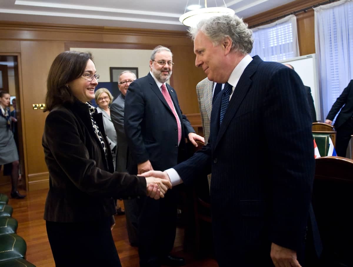 Elvira Nabioullina, ici au côté de Jean Charest, le 10 décembre 2009