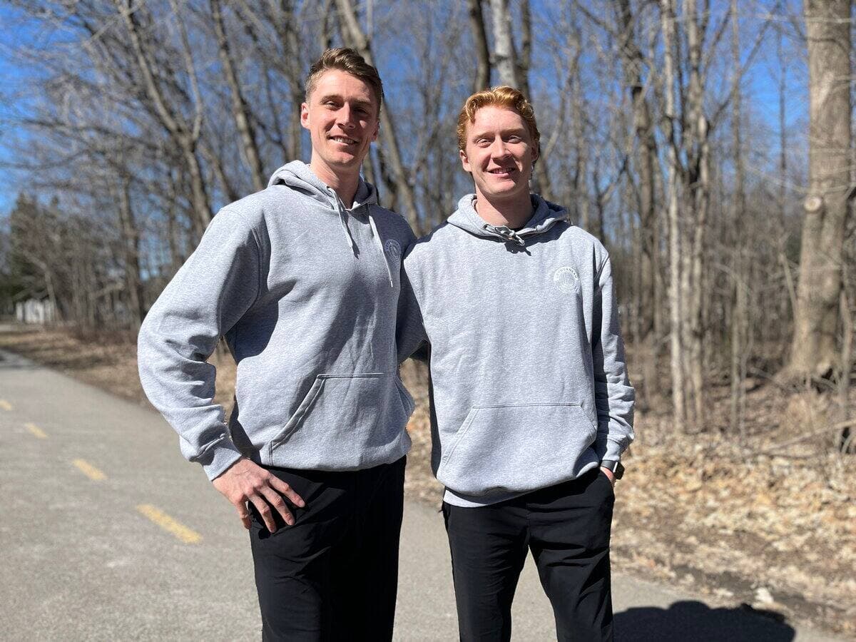 Xavier et son frère, Cédric, feront un marathon de Québec à Lévis le 17 mai prochain au profit de la Fondation de l'IUCPQ.