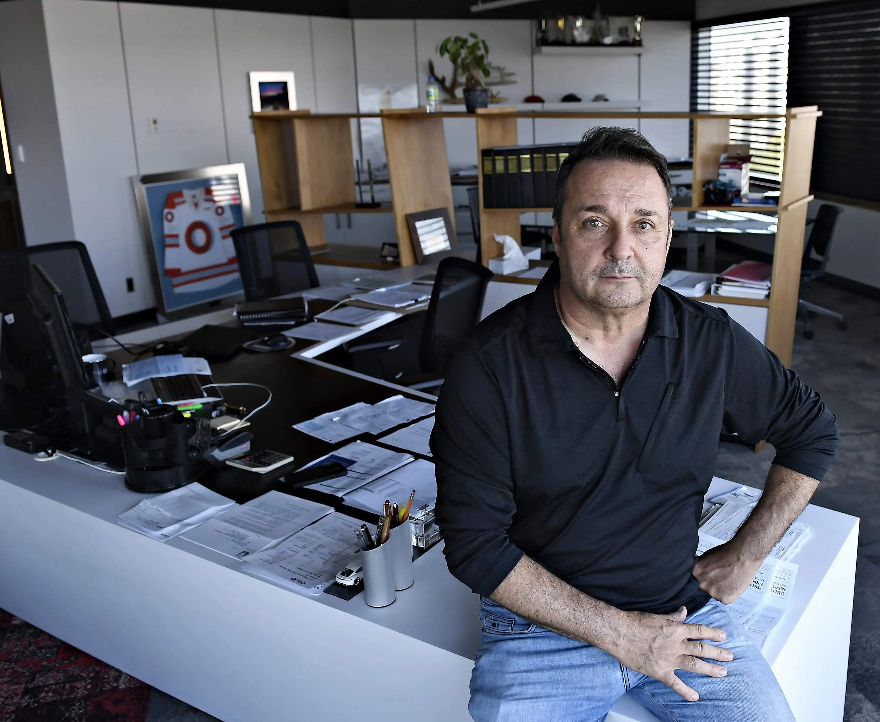 Avec 463,6 M$ de dettes, Stéphan Huot a signé la pire faillite de l’histoire de Québec, en avril 2024. On le voit ici en octobre 2023 lors d'une entrevue avec notre Bureau d'enquête.