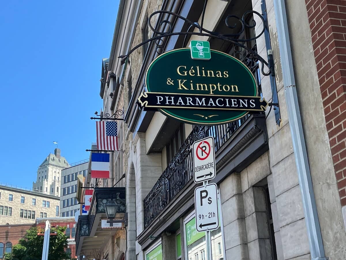 La pharmacie Gélinas et Kimpton du Vieux-Québec, affiliée à Familiprix, a obtenu une subvention de 100 000$ pour l'achat d'un robot pilulier.