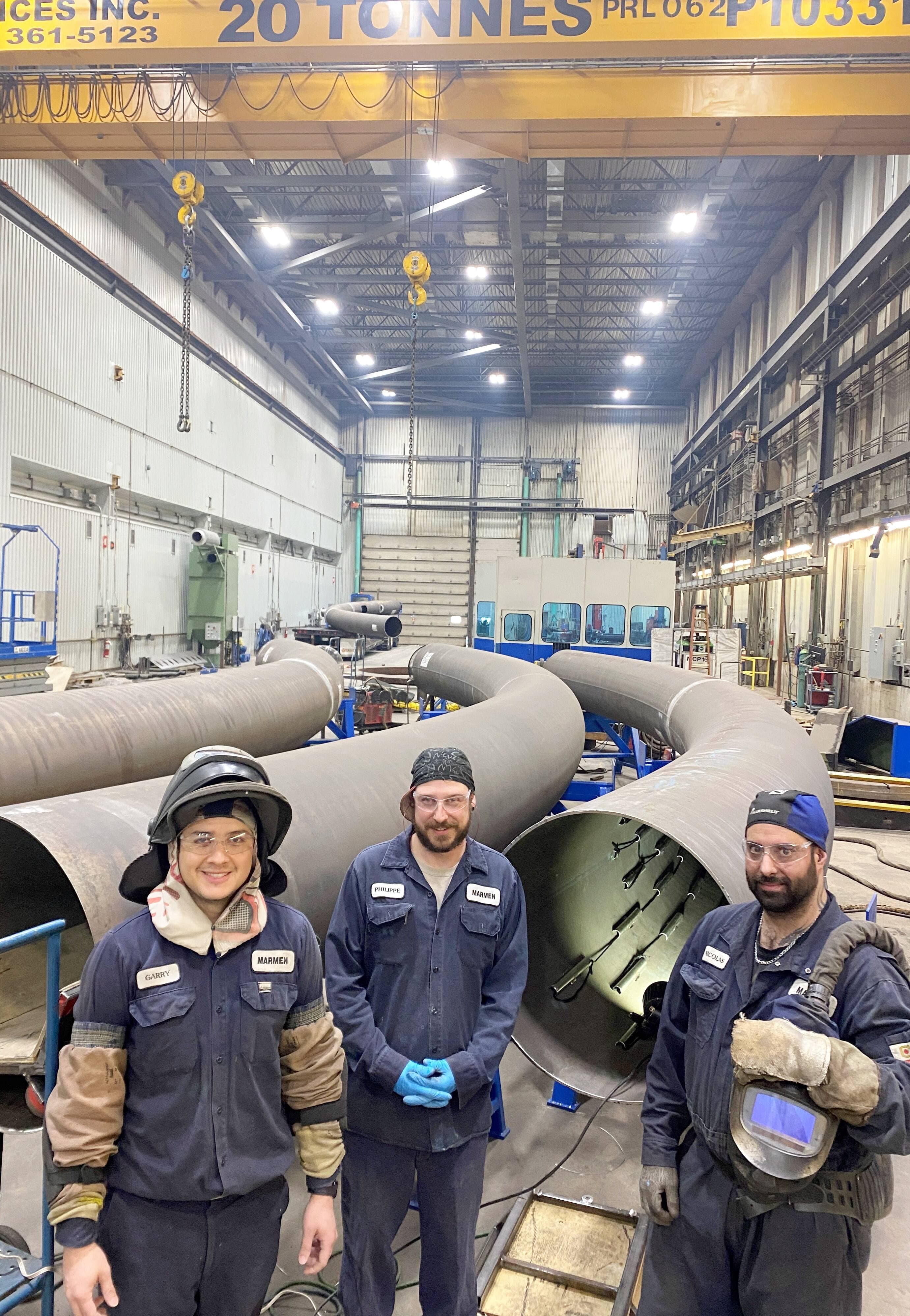 Trois soudeurs de Marmen ayant travaillé à la fabrication de l’anneau : Gary Lenin Sierra James, Philippe Lavergne et Nicolas Jobin.