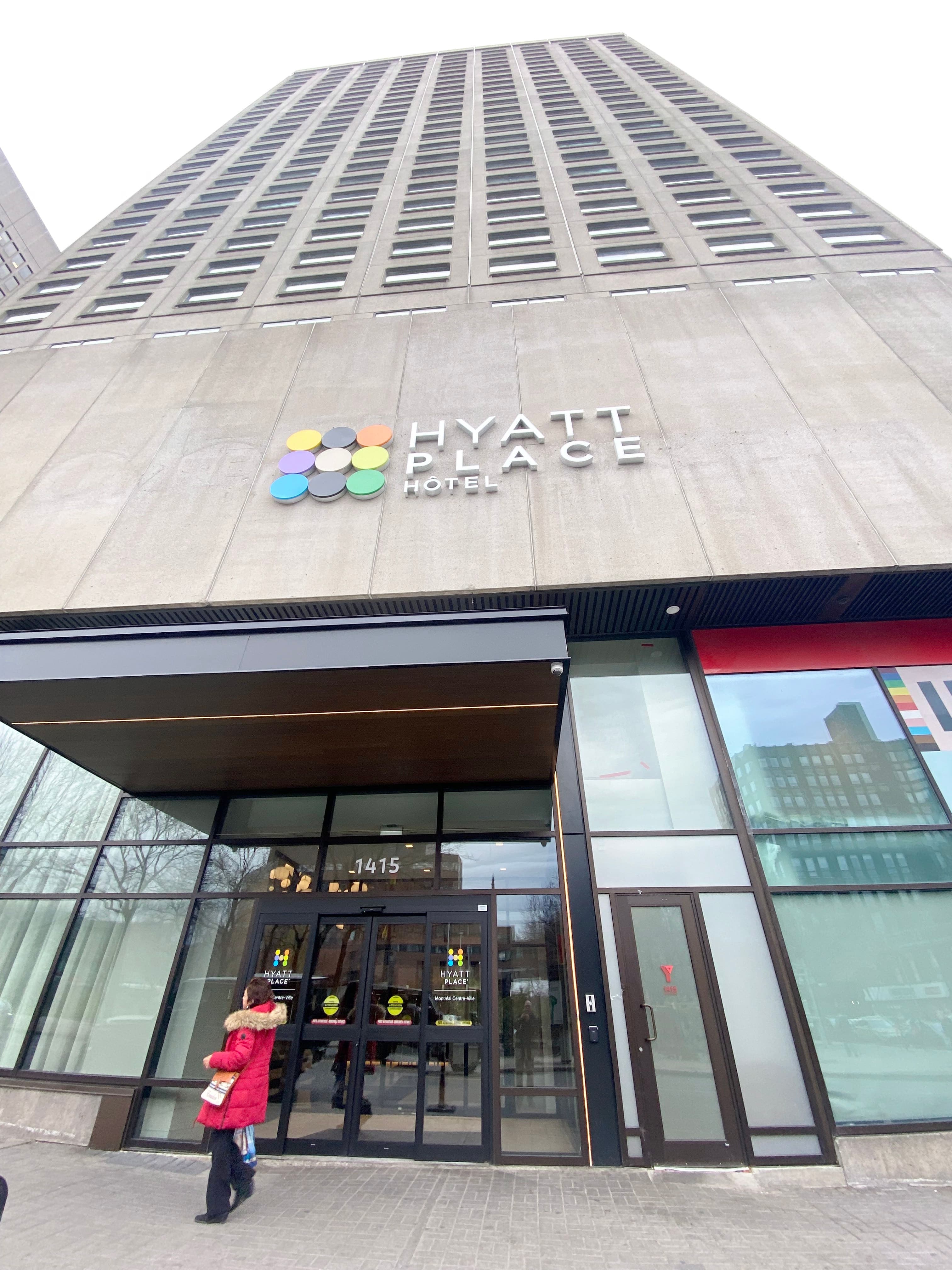 Deux cents des 350 chambres de l’hôtel Hyatt au centre-ville de Montréal sont réservées aux migrants.