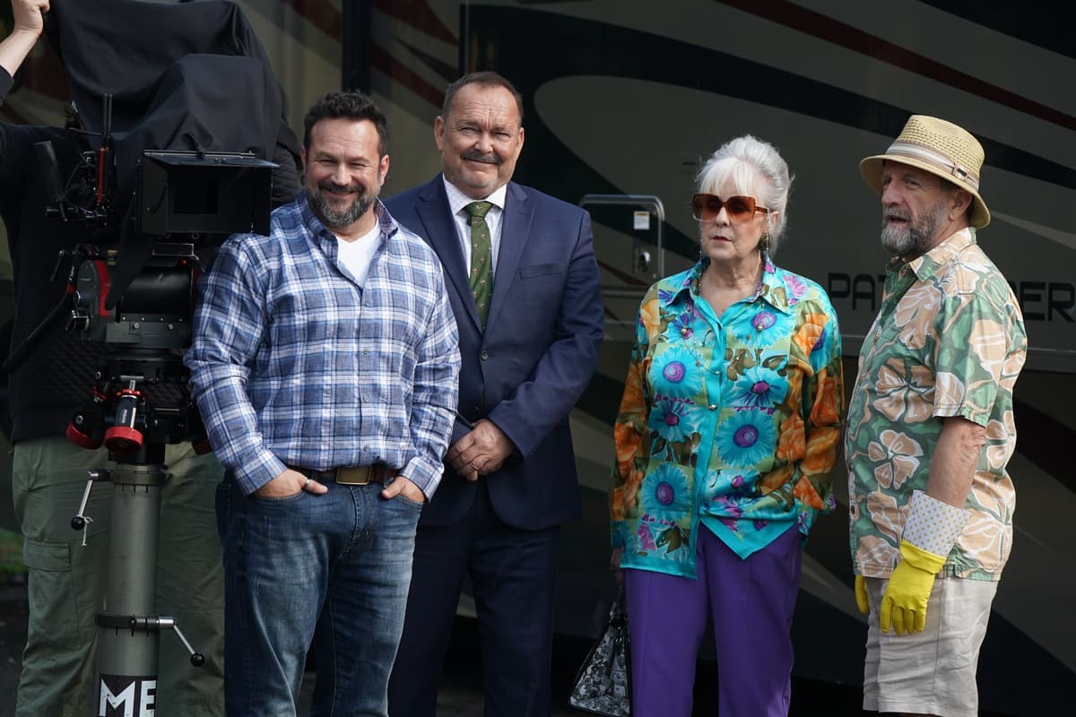 Les comédiens Louis-Philippe Dandeneault et Jean-Michel Anctil sur le plateau de la nouvelle comédie de TVA «Passez au salon», dont ils ont développé l'idée avec l'auteur principal, Maxime Caron.