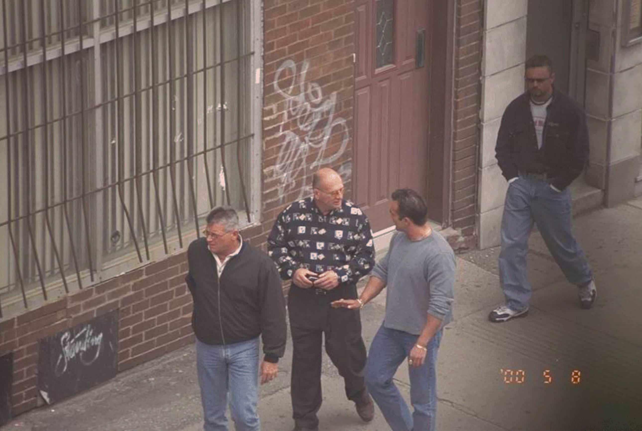 Les policiers ont photographié Maurice « Mom» Boucher durant des opérations de filature alors que la guerre des motards faisait toujours rage au Québec, en mai 2000.